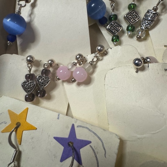 Lot of 18 Handmade Beaded Earrings on Cardstock - Picture 5 of 8